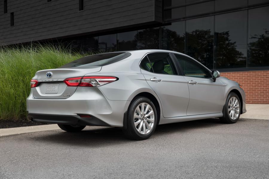  Toyota Camry Hybrid LE 2017 года  (NA) (фото 14 из 21)